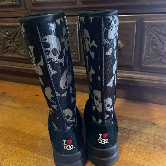 UGG I ❤️ Ugg Tall Skull Sequins Boots - Picture 3 of 8